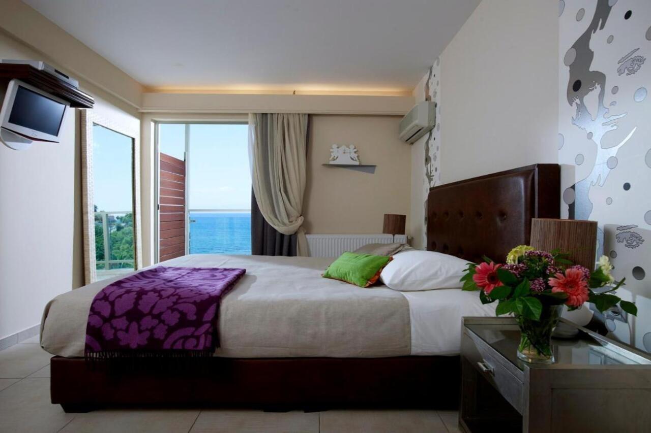 Belle Helene Hotel Vathí Quarto foto